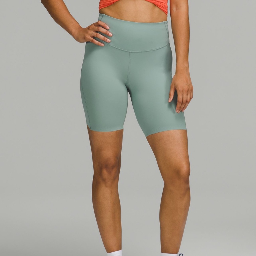 NWOT Base Pace HR Short 8" size 8